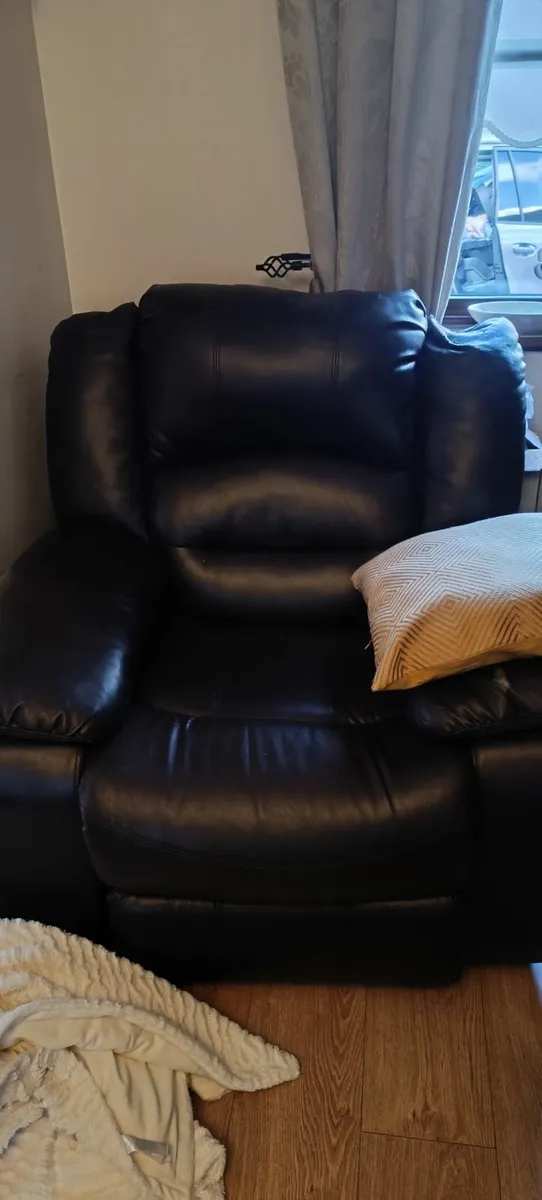3 seater couch and two recliner chairs - Image 1