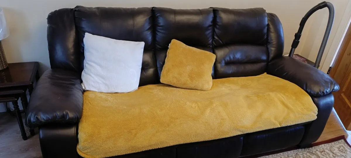 3 seater couch and two recliner chairs - Image 2