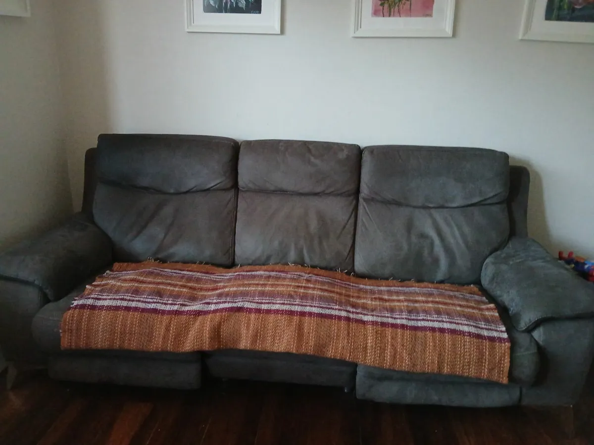 3 seater couch & 1 seater chair - Image 1