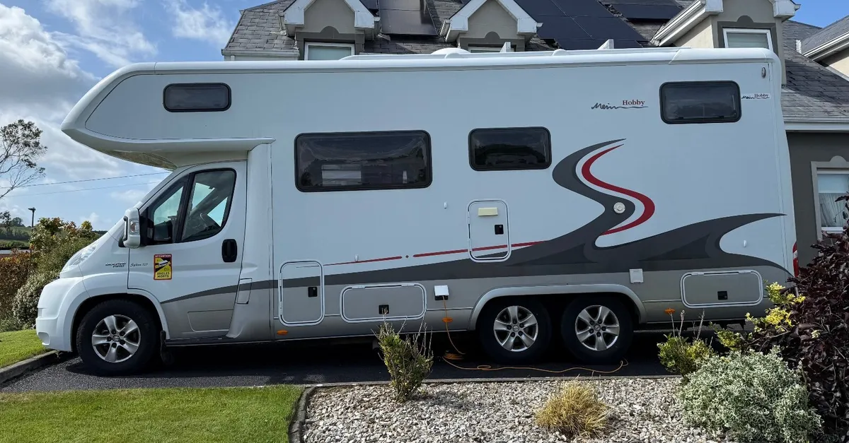 2008 6 Berth Hobby Motorhome - Image 2
