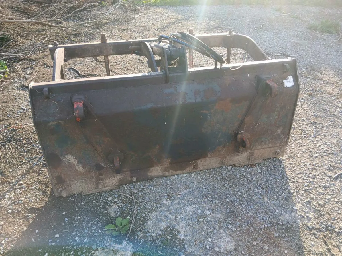 Farmyard clear out - Image 2