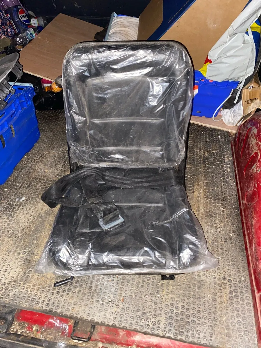 Small tractor/forklift seat - Image 1