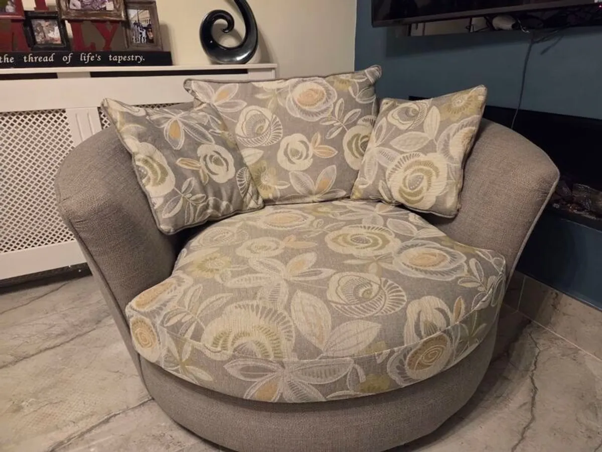 Corner sofa and swivel chair - Image 1