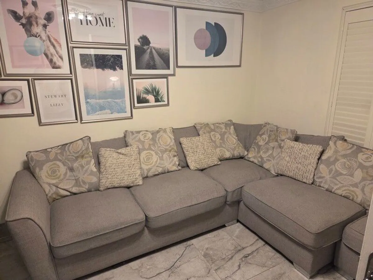 Corner sofa and swivel chair - Image 2