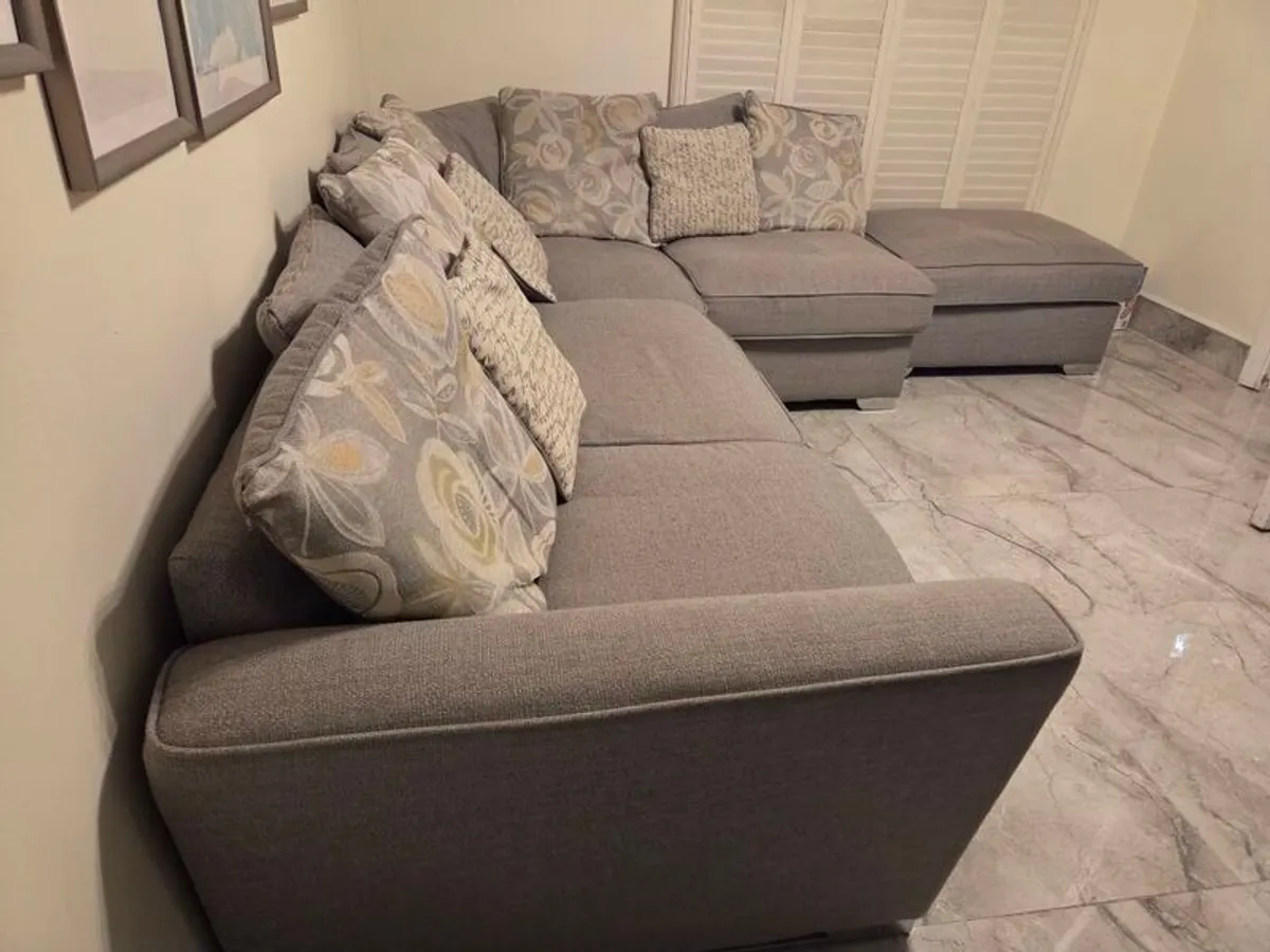 Corner sofa and swivel chair - Image 3