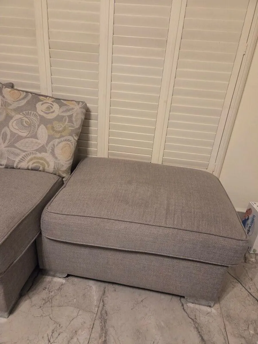 Corner sofa and swivel chair - Image 4