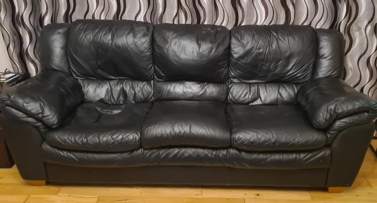 Couch - Image 2