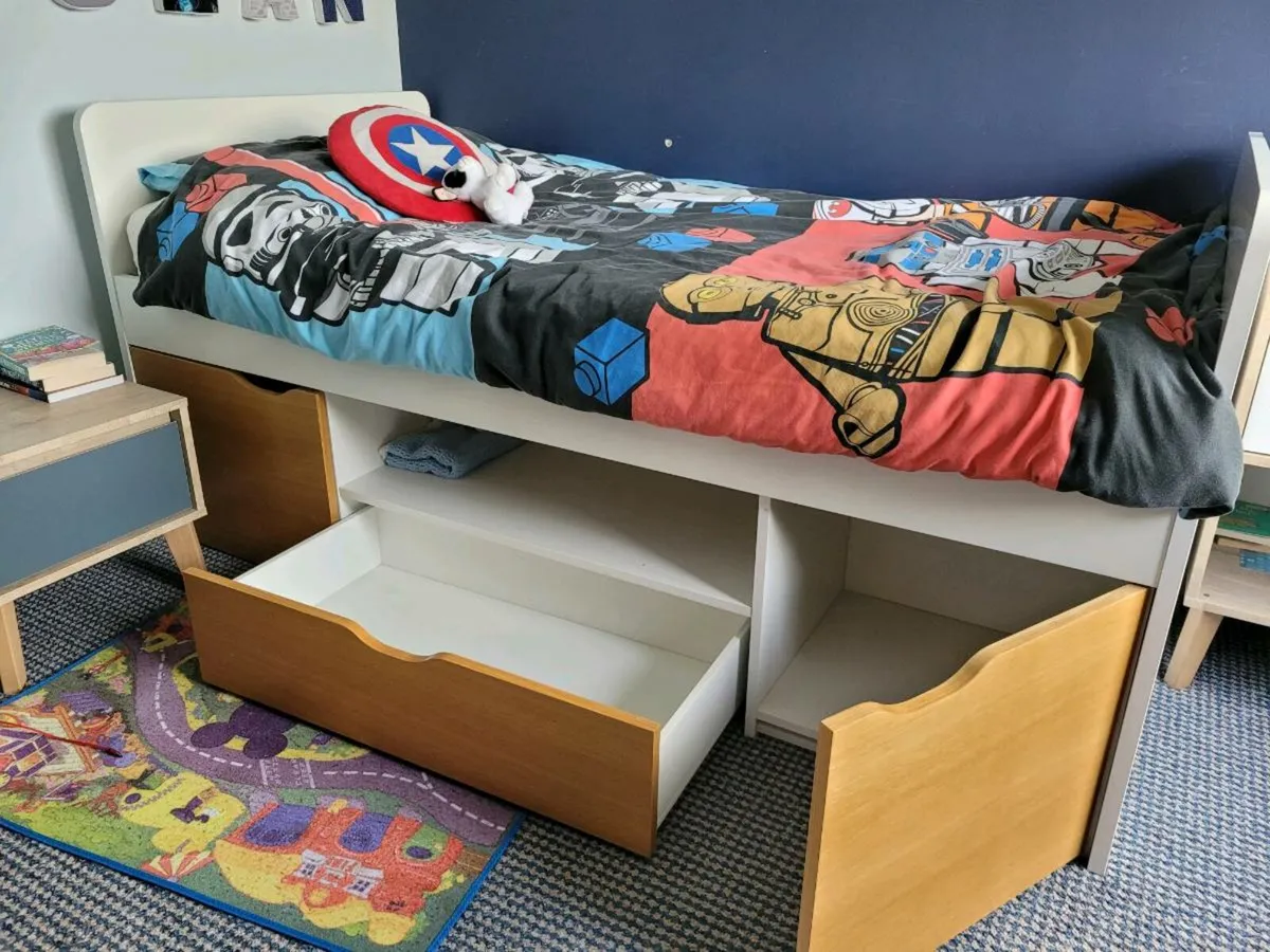 Kids bed - Image 1