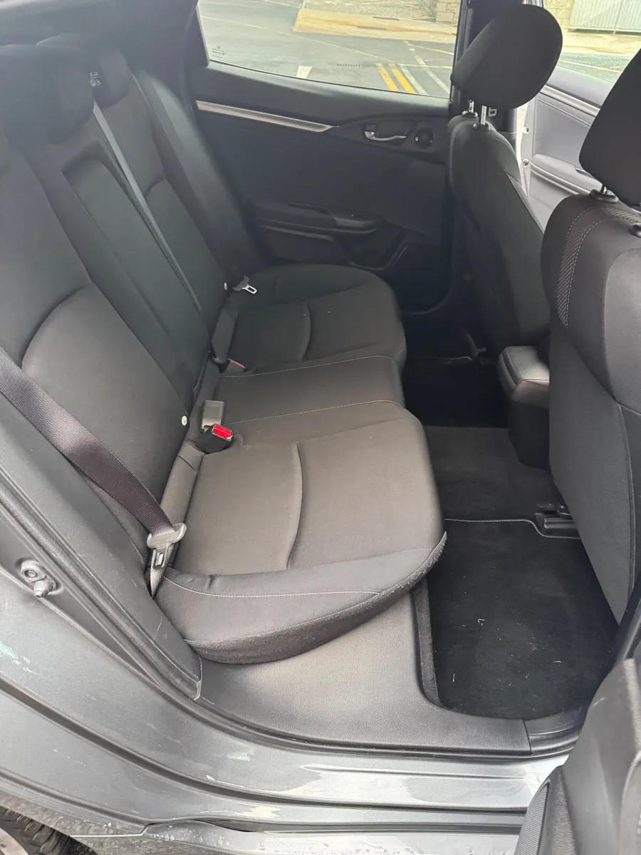Honda Civic 2020 - Image 2