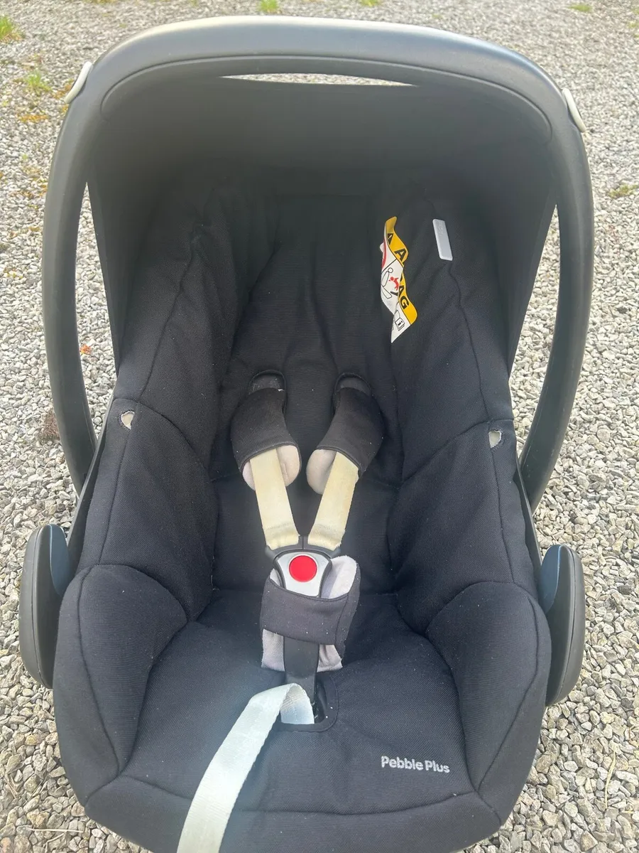 Maxi Cosi Car Seat & Base - Image 1