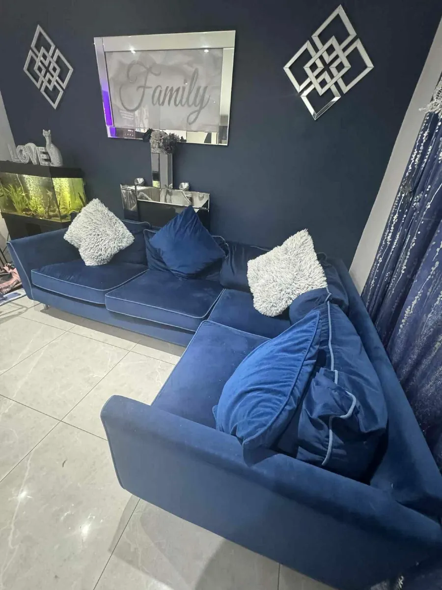 Corner sofa - Image 1