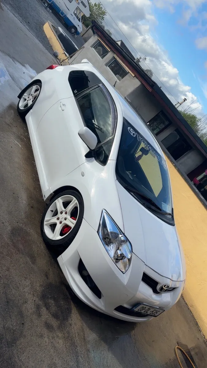 Kitted Toyota auris - Image 2