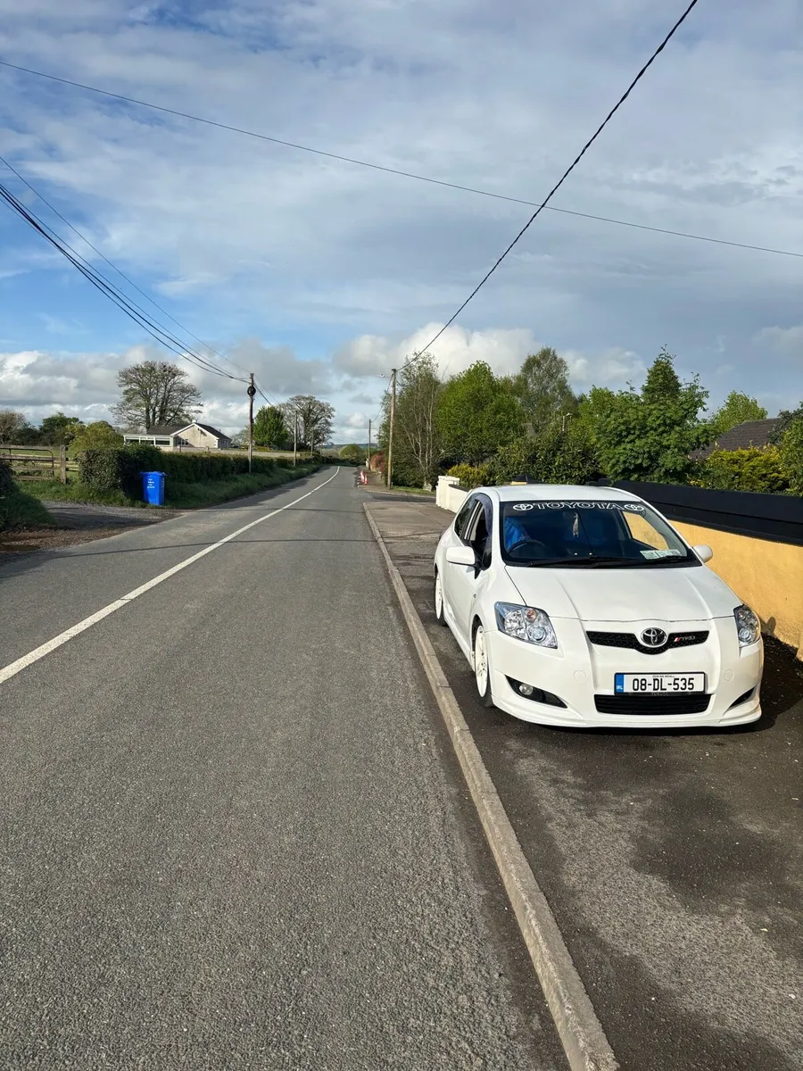 Kitted Toyota auris - Image 4