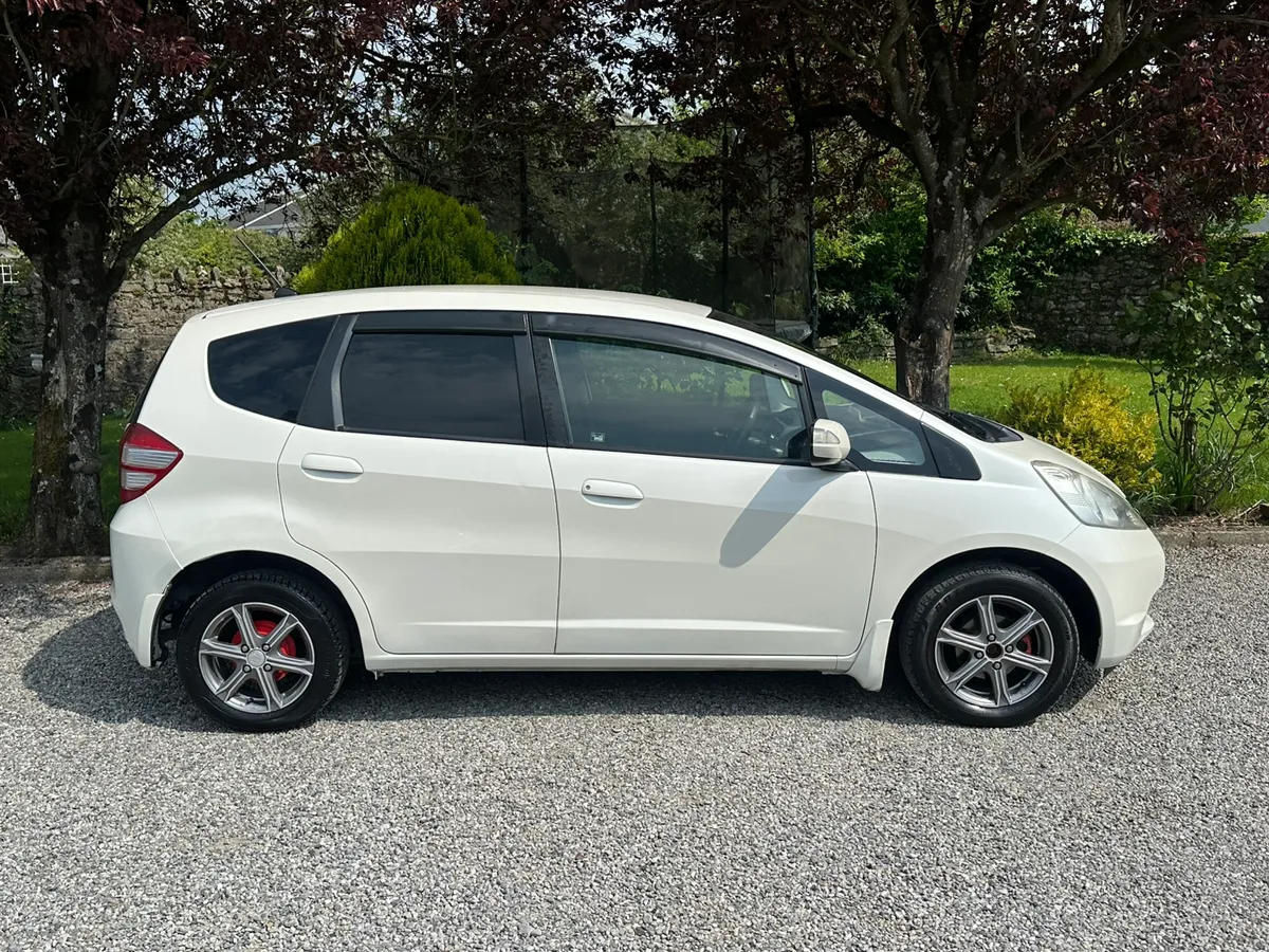 Honda Fit Apple Car Play & Reverse Camera - Image 3