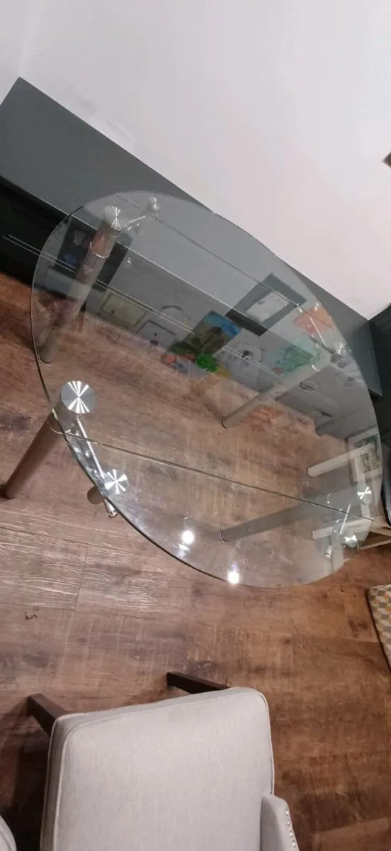 Dining table - Image 1