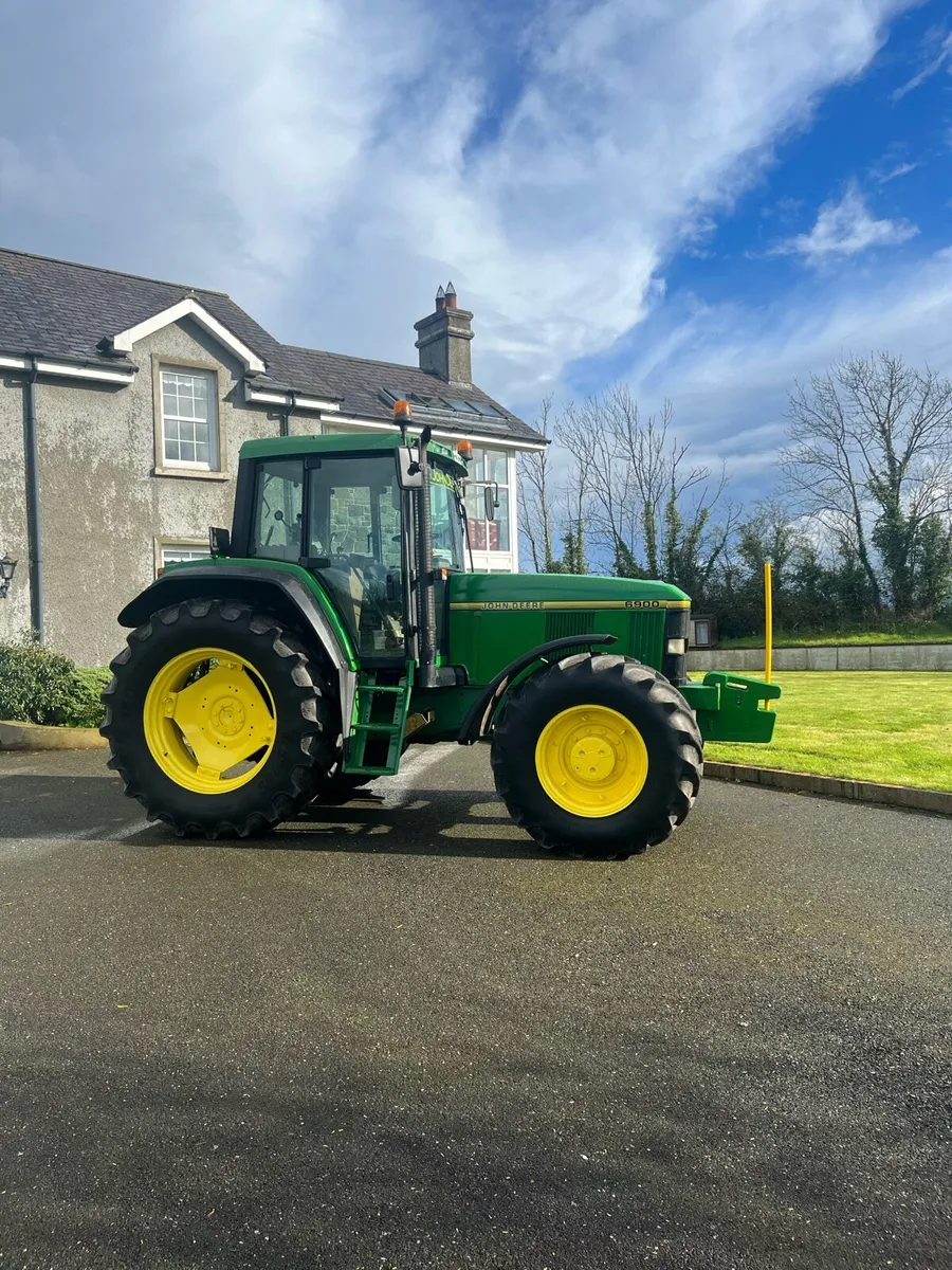 John Deere 6900 - Image 1