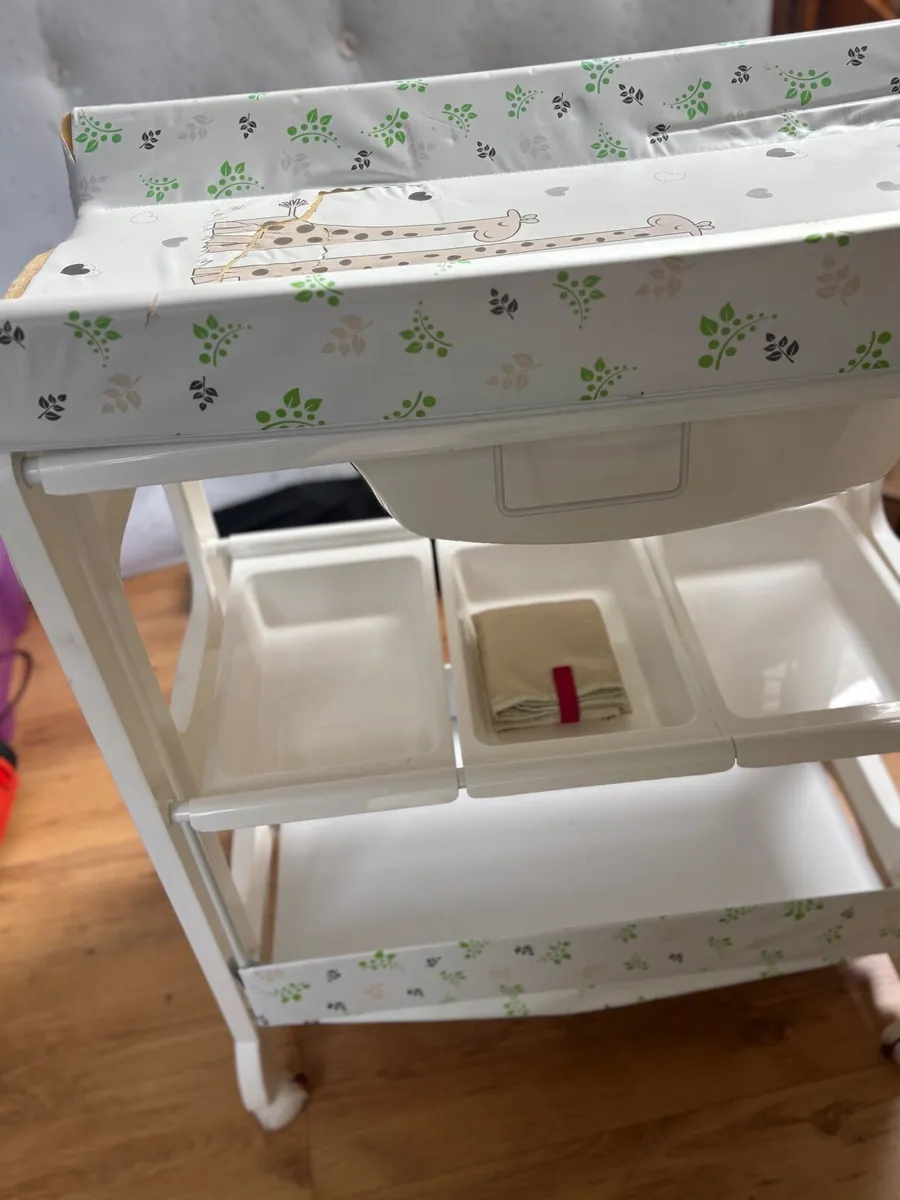 Baby changing unit - Image 1