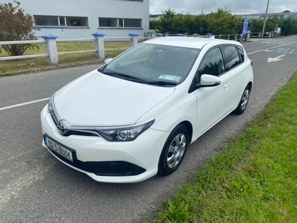 Toyota Auris 1.4 D-4D TERRA 4DR - Image 4