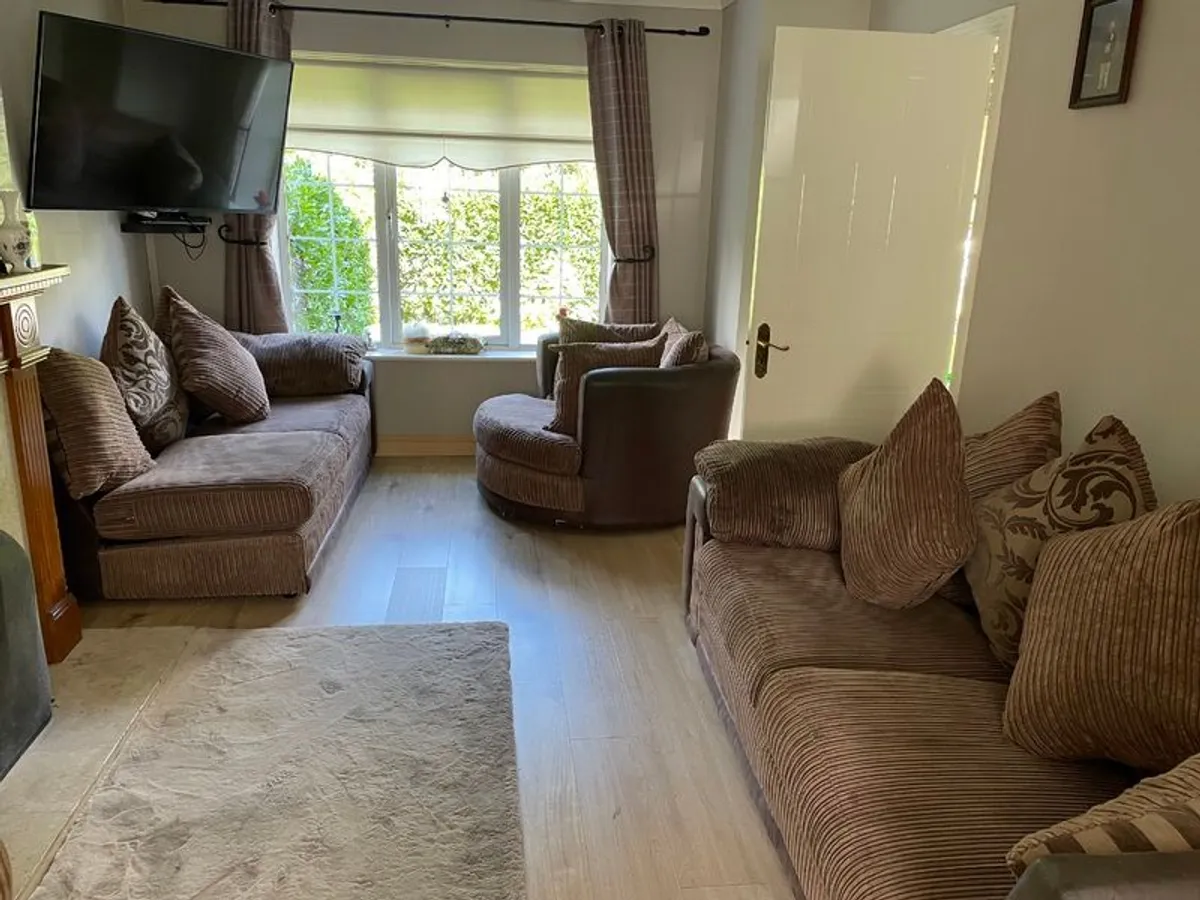 Corner Suite of furniture And round chair with matching storage puffe - Image 1