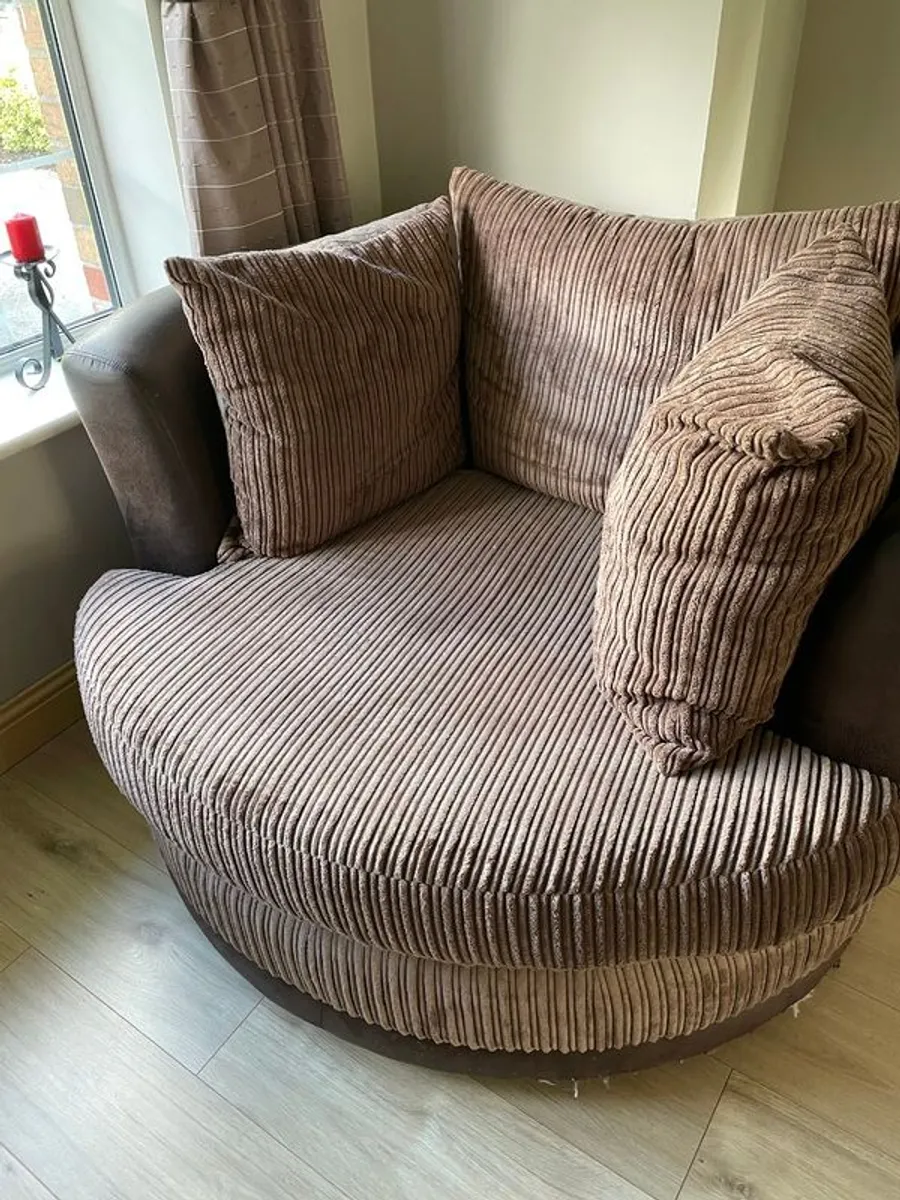 Corner Suite of furniture And round chair with matching storage puffe - Image 2