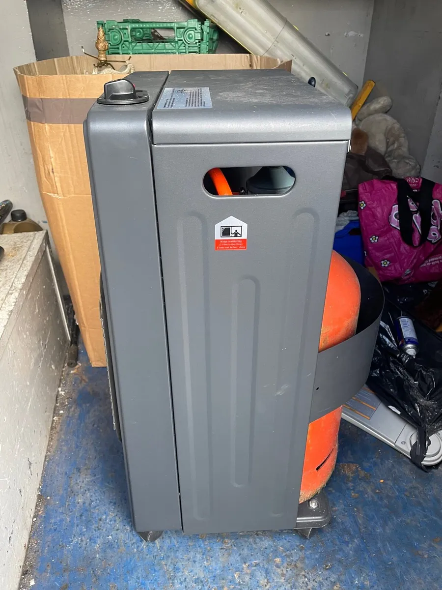 Gas heater with gas bottle as new - Image 3