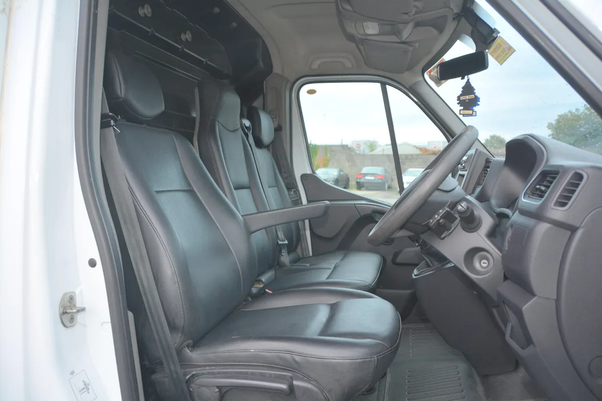 Opel Movano Low Floor HUGE Volume Luton - Image 4