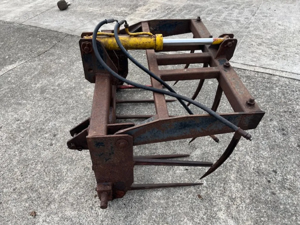 Silage Grab 4ft Suit MF Power Loader or similar - Image 2