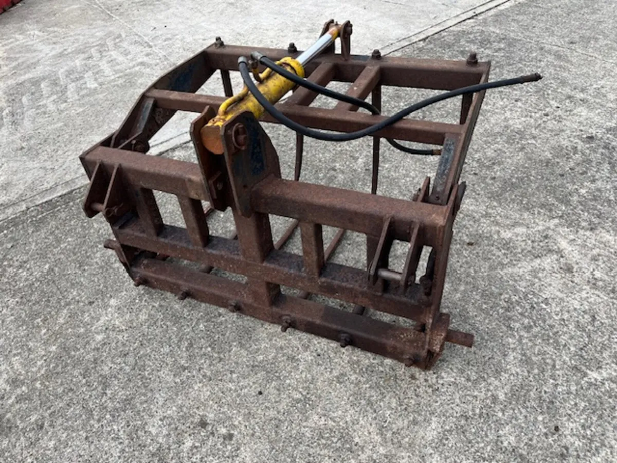 Silage Grab 4ft Suit MF Power Loader or similar - Image 3