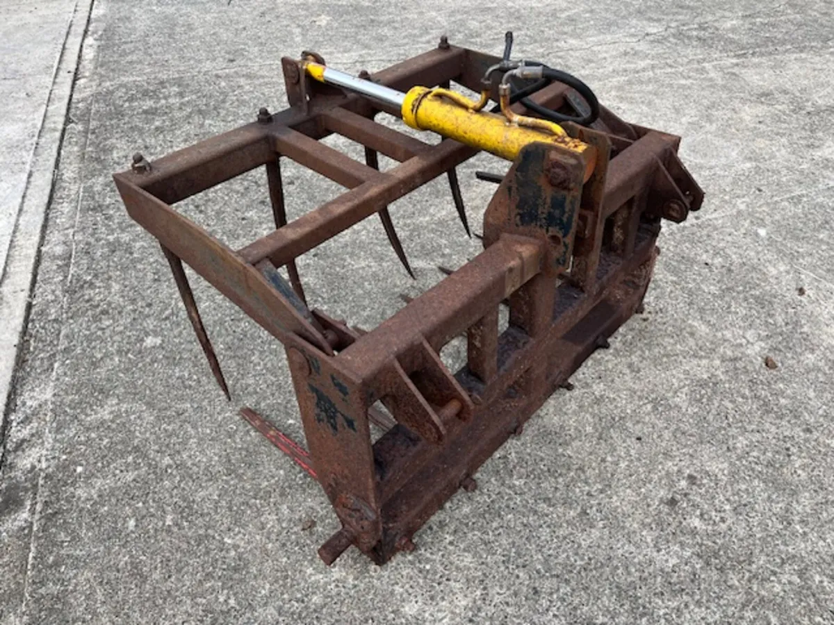 Silage Grab 4ft Suit MF Power Loader or similar - Image 4