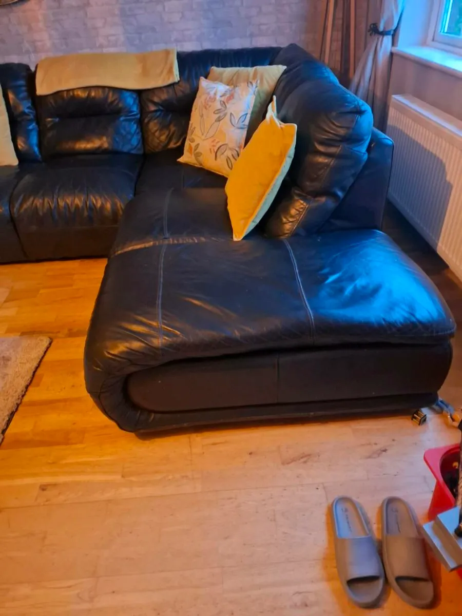 Corner leather couch - Image 2