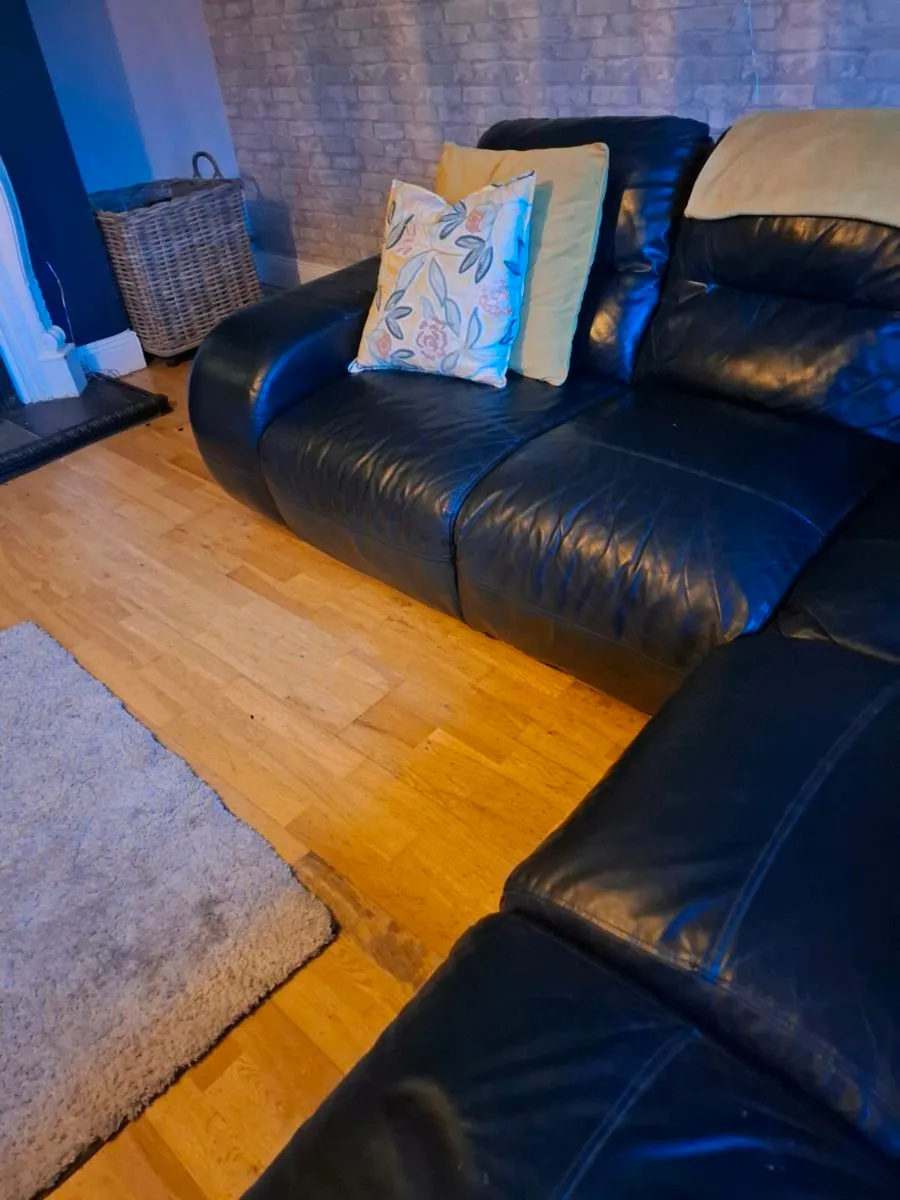 Corner leather couch - Image 3