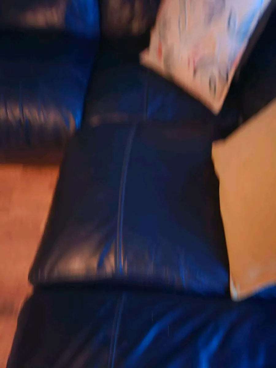 Corner leather couch - Image 4