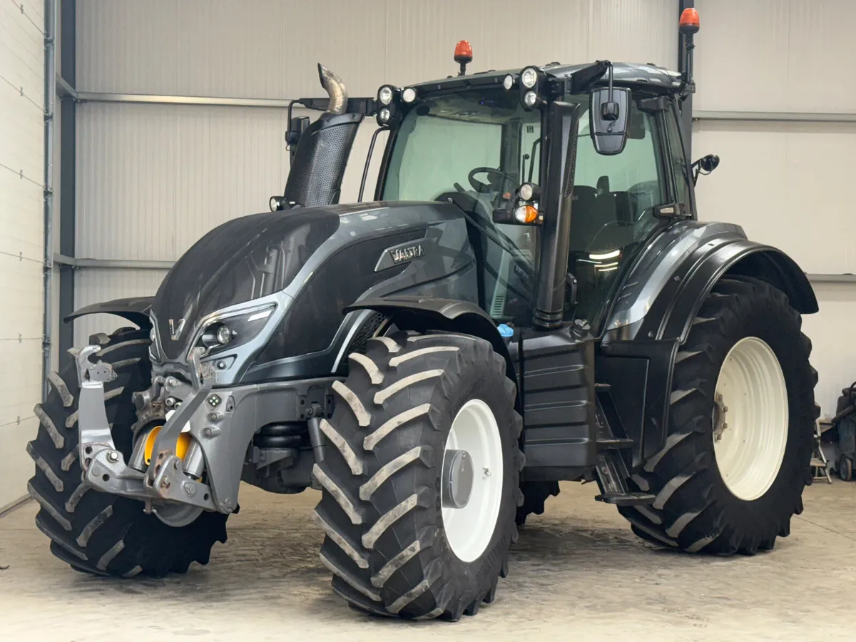Valtra T174 ***Only 1900 hrs!!*** 57kph !! - Image 1
