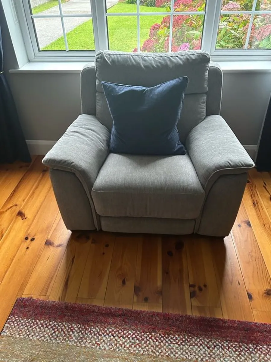 3 Piece Suite - Image 1
