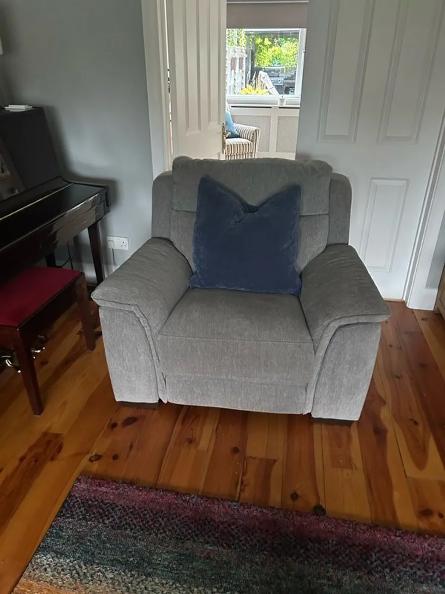 3 Piece Suite - Image 3