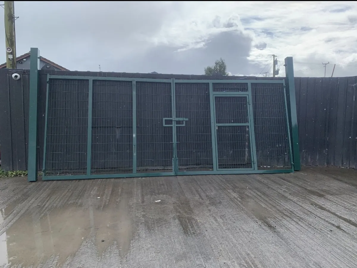3m x 2.4m Green Mesh Gate - Image 2