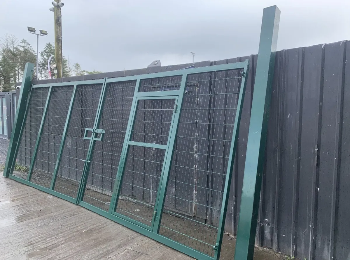 3m x 2.4m Green Mesh Gate - Image 3