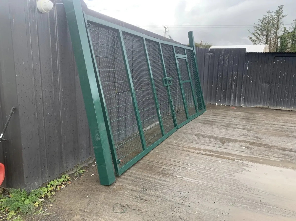 3m x 2.4m Green Mesh Gate - Image 4