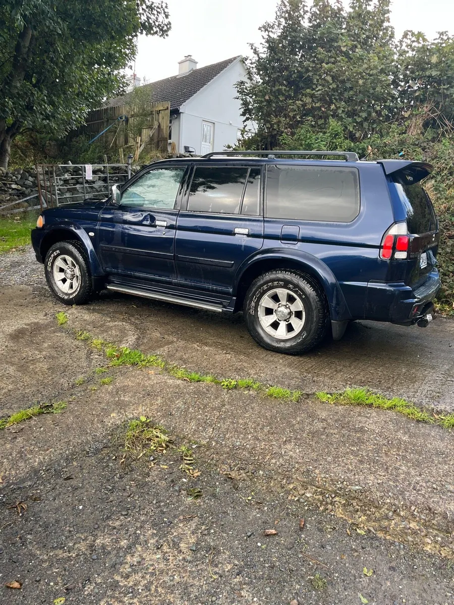 Mitsubishi Pajero 2004 - Image 2