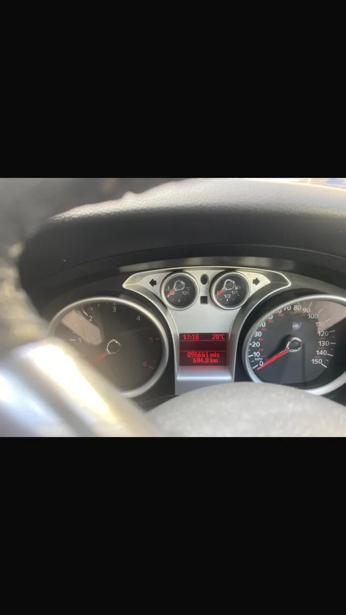 Ford Focus 2010 - Image 2