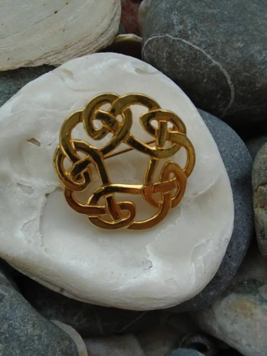 Celtic style brooch,Jewellery.Brooch
