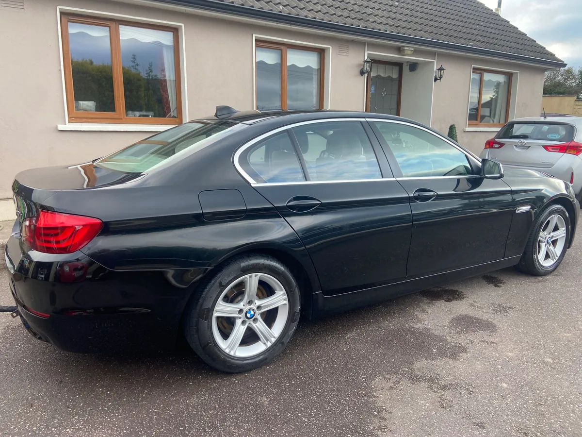 BMW 5-Series 2011 - Image 1