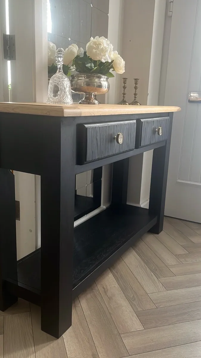 Profesionally upcycled solid oak side table - Image 4