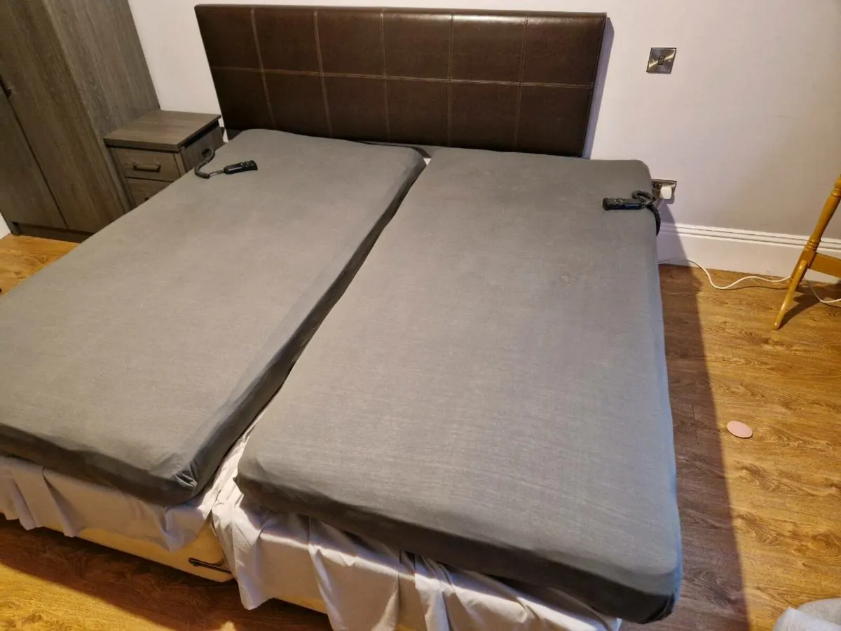 Electric reclining bed 0879515590 - Image 1