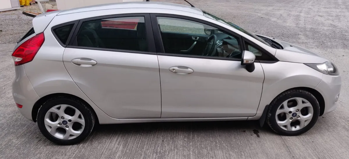 Ford Fiesta 2012 - Image 2