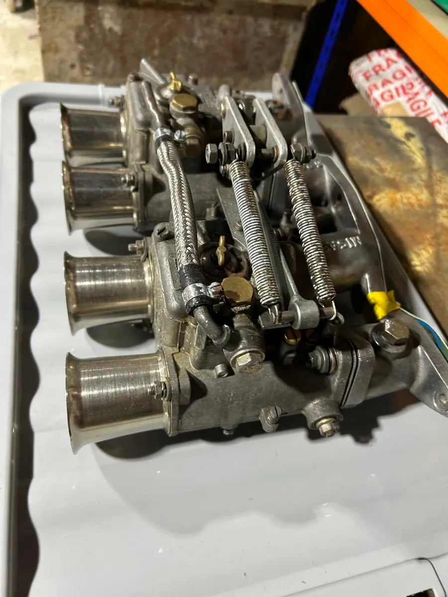Twin 48 carburettors - Image 1