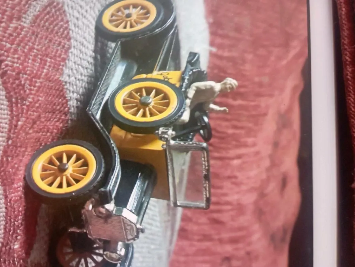 VINTAGE DINKY GABRIEL DIE CAST FORE MODEL T CAR - Image 2