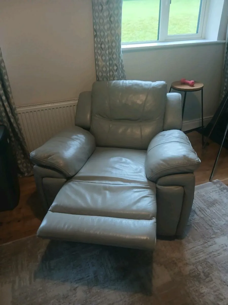 Recliner Chair - Image 3