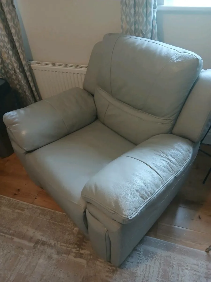 Recliner Chair - Image 4