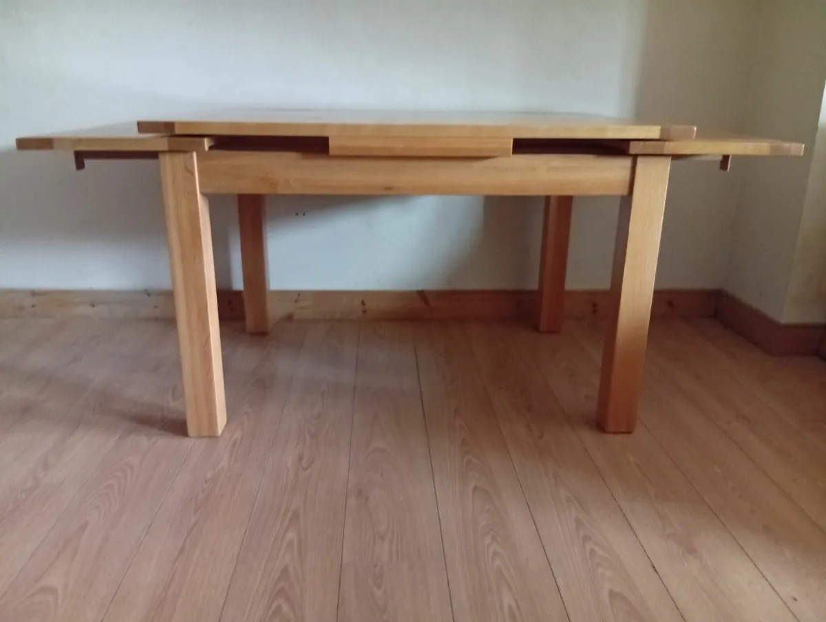 Oak Extendable Quality kitchen/dining table - Image 3